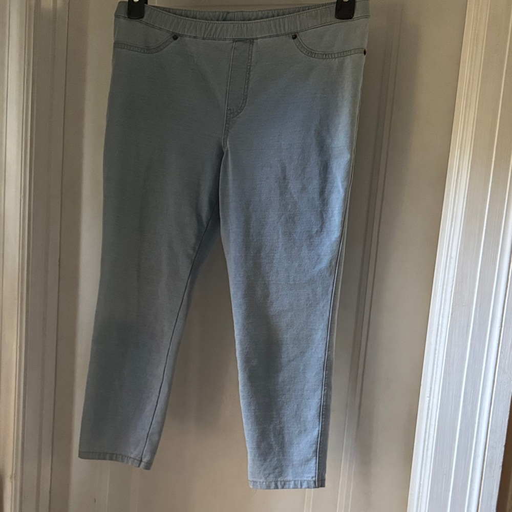 HUE Light Blue Women Capri Jeggings